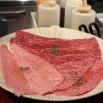 Tachikawa NIKUAZABU - 黒毛和牛A5ランク希少部位3秒炙り3種食べ比べ（各1枚）「ともさんかく・しんしん・かめのこ」1,200円。