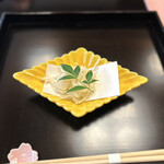 よし町 - ①白魚唐揚げ(斎藤水産霞ヶ浦白魚)