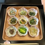 よし町 - ②こごみゼリー寄せ フキノトウ白和え うど白煮 山人参おから和え フキノトウ味噌 甘草浸し あさつき辛子味噌 土筆 二輪草浸し 山菜わかば屋