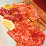 どすこい商店 ホルモン焼肉 豚星 - 