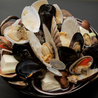 日本全国の貝がここに集結。多彩な食べ方で余すことなく愉しめる