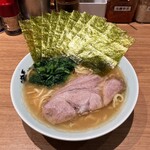 まだ洞くつ家 - ラーメン900円濃いめ多め。海苔増し150円。