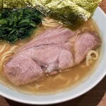 まだ洞くつ家 - 肩ロースのチャーシューはジューシーな食感。