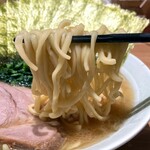 まだ洞くつ家 - 麺リフト。