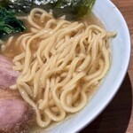 まだ洞くつ家 - 酒井製麺の中太麺は普通茹ででモチモチ。