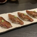 魚介料理 海 - 和牛の握り