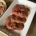 ろばたやき山ろく - 鶏の焼きレバー　色が違う！