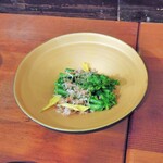 酒肴商店 アジト - 菜の花からし和え