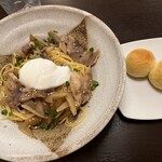 和風創作パスタ ひなた - 牛しぐれとごぼう　温卵のせ、セットのミルクパン