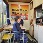 もつ煮 太郎 - 店内