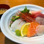 とろろ・海鮮料理 さんすい - 料理写真:店長丼
店長のわがままチョイスのネタが並びます