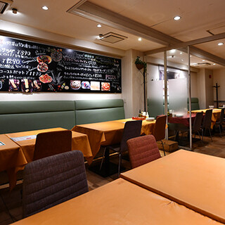 ヨーロッパの雰囲気を感じる、奥行きのある広々とした空間