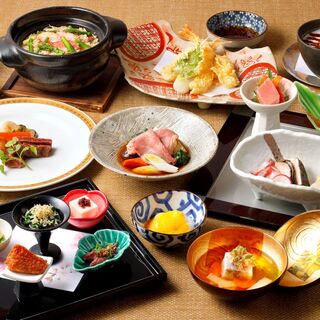 伝統と革新の融合を楽しむ、華やかな懐石料理に舌鼓