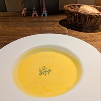 シャンパン食堂 - 人参のポタージュ&桜海老キッシュ