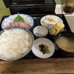 鳥安 - まぐろ刺身定食