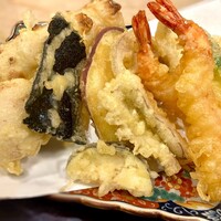 鰻・天ぷら割烹 萬木 - 天麩羅。小ぶりでも種数が多くて、形も綺麗で、好ましい。
