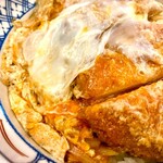 久霧 - ・Aセット
      （かつ丼とせいろ蕎麦）　
      卓上の七味を振りつつ食べた。