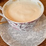 Cafe Chester - カフェオレに生クリームトッピング