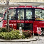 ツバメヤ - お店の前の自動運転公道実証実験車(バス)
