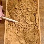 ツバメヤ - 10個のわらび餅が埋まってる