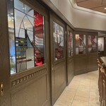 シェ・イノ - ステンドグラスが美しい引き戸のドア