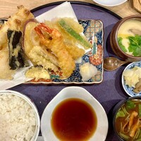 鰻・天ぷら割烹 萬木 - ・天婦羅定食
                    　海老2本　穴子　味玉天　海苔天　野菜3種
                    　ご飯　汁　
                    　※この日は、その他に茶碗蒸しとお漬物