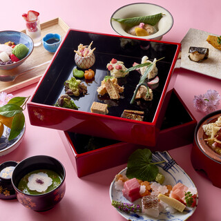 四季の巡りと共に日本料理の粋をご堪能ください