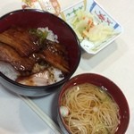 東照館 - お昼ごはん
            豚丼は柔らかくて味もしっかりついてました！
            
