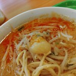 おなかの友達 萬来 - ニンニクとラー油投下