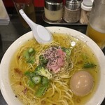 らあめん 万咲 - 豚骨ペペロンチーノ　特大　麺固め　味濃いめ　油多め
