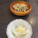 鰻家 - 骨せんべいとお通しのゆず大根