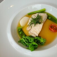 ブラッスリー ポール・ボキューズ 大丸東京 - 長崎県産真鯛のヴァプール コンソメのソース 春野菜を添えて
