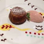 ラ・リラッサ - 温かいチョコレートケーキと自家製ジェラート