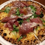 ラ・リラッサ - 生ハムとルッコラのピッツァ