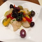 ラ・リラッサ - 自家製ピクルスとオリーブの盛り合わせ