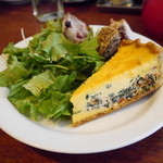 パーラー江古田 - ほうれん草とリコッタチーズのキッシュを半分こ