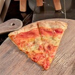 ザ・テラス - チーズとトマトのピザ