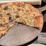 ザ・テラス - 塩昆布と鰹節＆サーモンのピザ