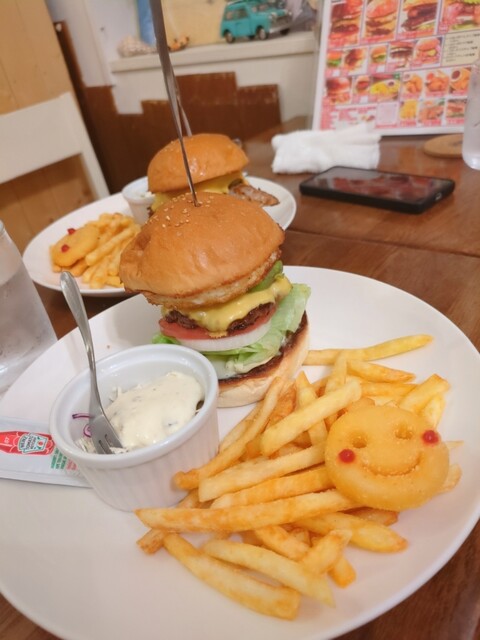 ビーチストーリー バーガーズカフェビーチ ストーリー (Burger's Cafe Beach