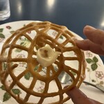 プティジュール - シュー生地ドームは最後に食べる。