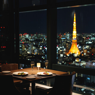 煌めく東京タワーを独占。2組限定の窓際席で、贅沢な空間をお楽しみください。