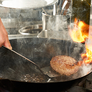 当店一番人気！コノヨシ名物の「ハンバーグ」をご堪能あれ◎