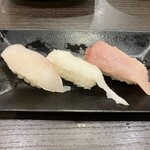 すしざんまい - 白身三貫にぎり\594（たい・えんがわ・ぶり）