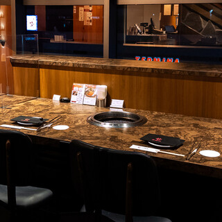 景色を観ながら寄り添ってお食事を。