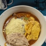 ホローズ - オムレツをパスタに入れちゃう^^; 粉チーズもたっぷりかけちゃう！