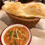 アジアンダイニング スバ - プラウンバターマサラとプレーンナン