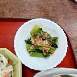 やまびこ路 - ◯ほうれん草のお浸し
お浸しに鰹節が掛かっていたけれど
醤油が掛かってないぞっ❗️（笑）

うどんの汁が塩っぱいので
汁と合わせて食べれば丁度だからいいけど