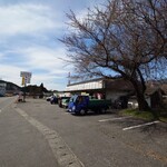 やまびこ路 - 店舗外観、駐車場
