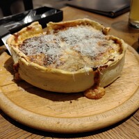 リオ・ブルーイング・コー ビストロアンドガーデン 東京ミッドタウン - 『シカゴチーズリパブリック Mサイズ　(高さ4.5cm、直径18cm)』　 ¥2,610