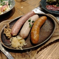 リオ・ブルーイング・コー ビストロアンドガーデン 東京ミッドタウン - 『グリルソーセージ盛り合わせ <3種> 』　　¥2,200
